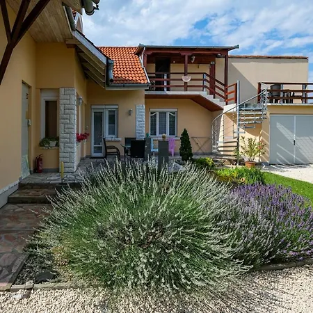 4 Evszak Apartman Gyula Exterior photo
