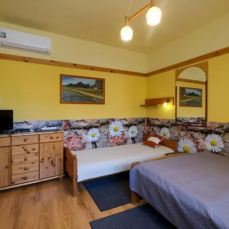 4 Evszak Apartman Gyula Exterior photo