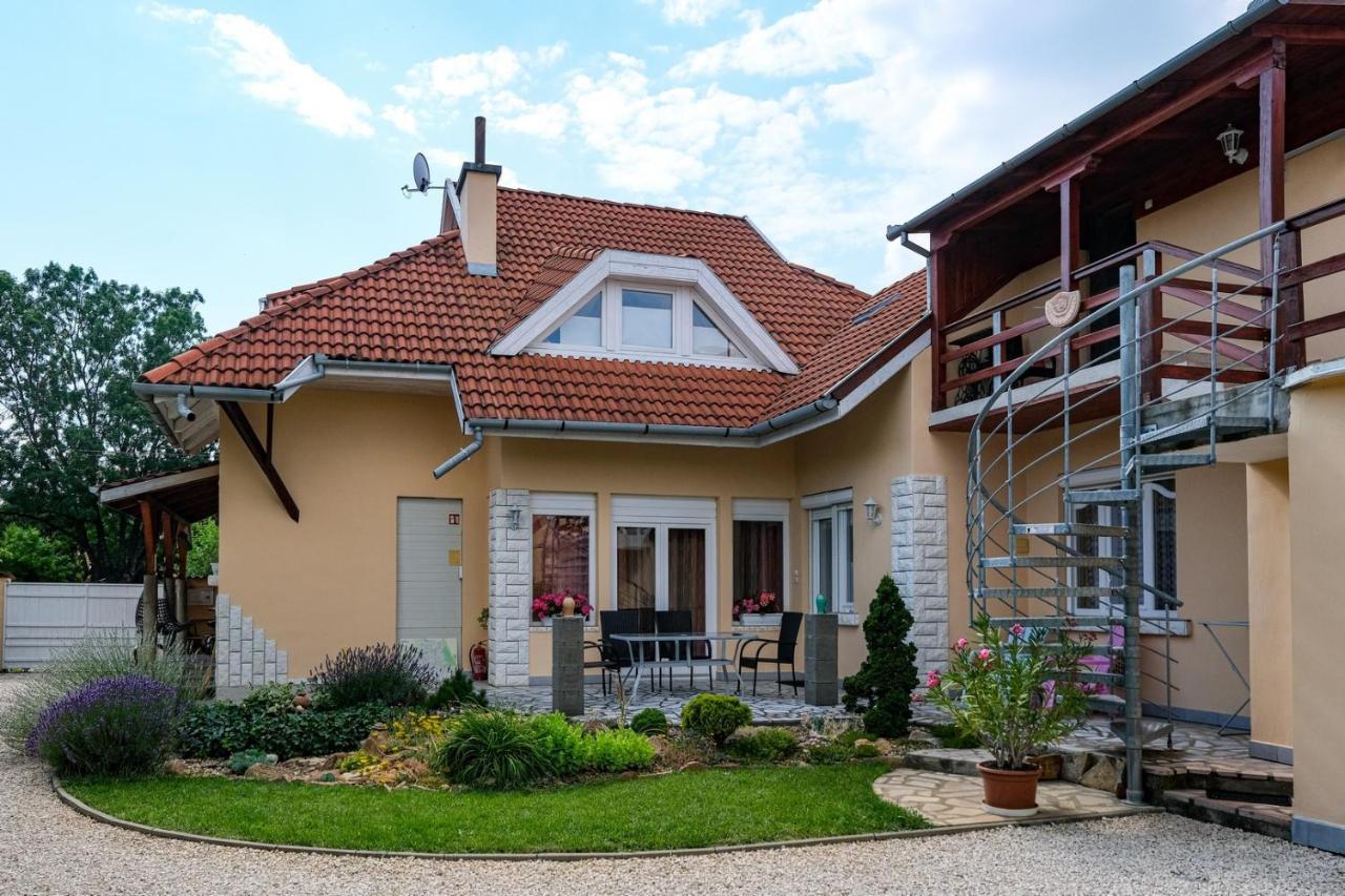 Apartment 4 Evszak Gyula